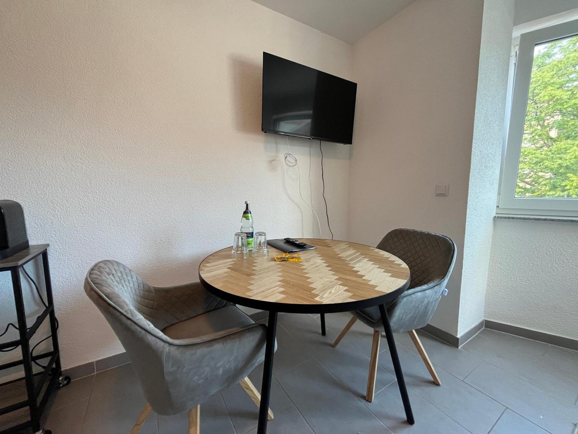 Simplex Apartments Am Europaplatz Karlsruhe Pokoj fotografie